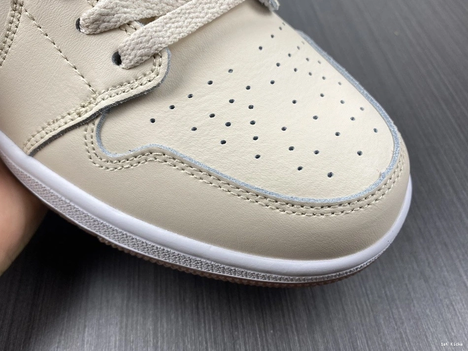 - Fleece (GS) Mid DO2207-264 Jordan White 1 Pearl 0105